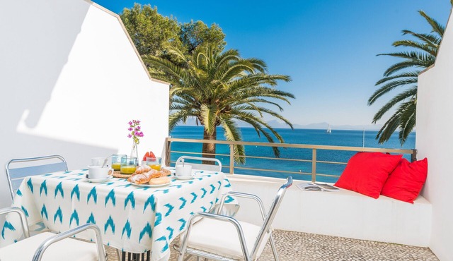 SUN OF ALCANADA - Apartment with sea views in Alcanada. Free WiFi