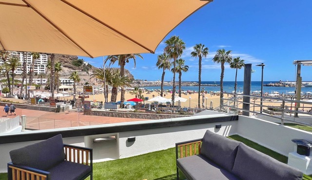 SUN SEA & LOVE: Beachfront villa 33 meters from the sand