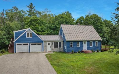 Sunapee Retreat | Fire Pit + Yard| Close to Lake