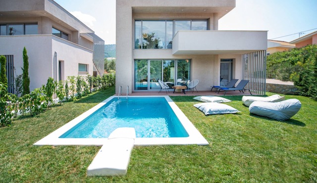 SunBlue Villa Modern Private Pool