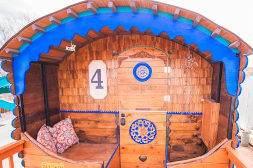 Sundancer Dream Wagon with Onsite Hot Springs