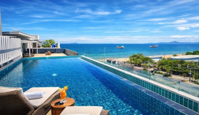 Sunday Beachfront View Jomtien Pattaya