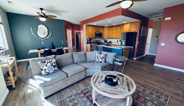 Sundown Sanctuary by Mesquite Vacation Rentals near Jensen Trailhead Park with $510 free daily activities!