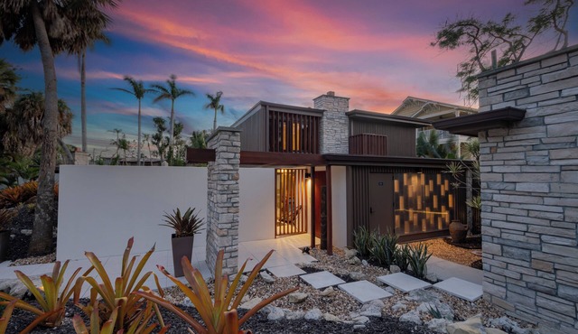 Sundown Sanctuary! Modern home near the north end of Siesta Key!