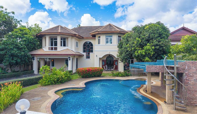 Sundrenched Oasis 7BR golf course Pool Villa,center of Phuket,15min-Patong Beach