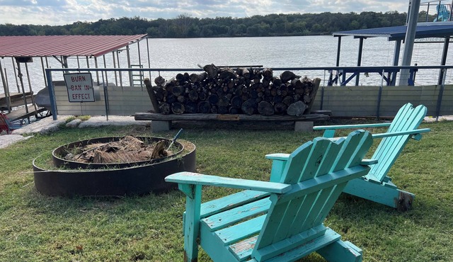 Sunfish Studio 7: Firepit, Grill, Pet Friendly!