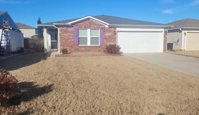 Sunlight Rancher W/Nice Back Yard.