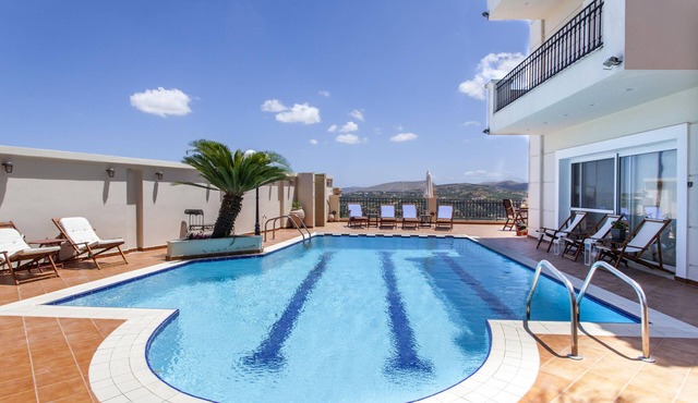 SUNLIGHT VILLA WITH PRIVATE POOL FOR FAMILIES AND FRIENDS TO ENJOY