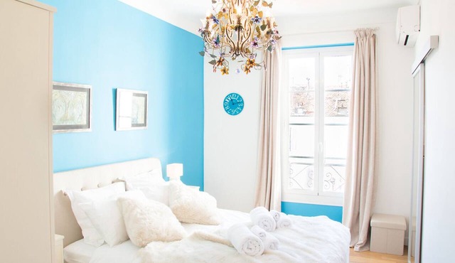 SunlightProperties LEGEND: 2 Bedroom Rental, near Beach with balcony & AC