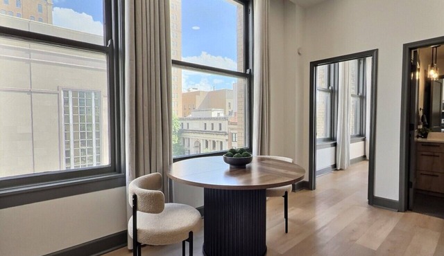 Sunlit downtown loft, walk to theatres