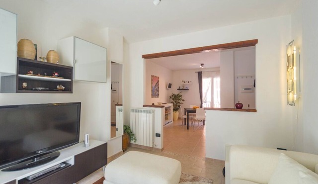 Sunlit Modern Apartment BUBU CASA
