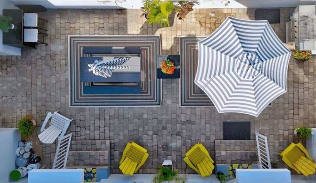 Sunlit Studio Escape: Hollywood Haven, sleeps 4!
