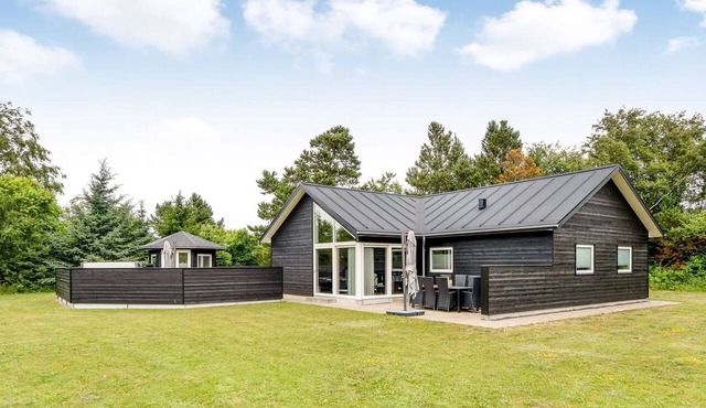 "Sunna" - 1.2km from the sea by Interhome