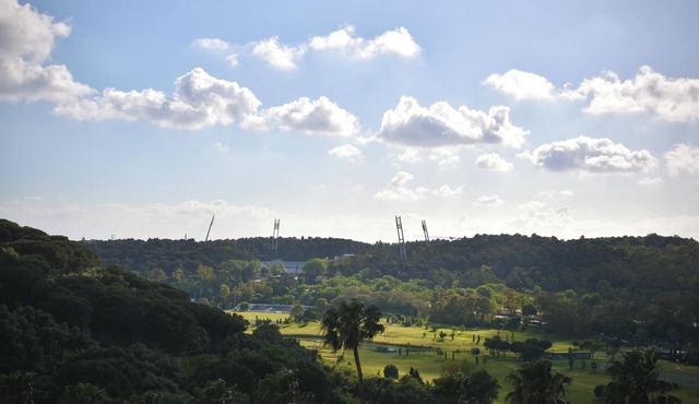 Sunny 2-Bed Apartment 10 min to Lisbon | Jamor Park View | Private Parking