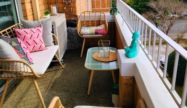 Sunny 2 bed Restaurants beach at door Pets O.K