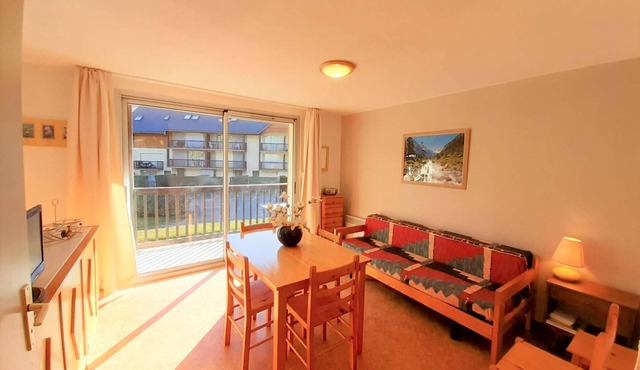 Sunny 2BR Apt for 4 with Balcony, Parking, and Ski Storage in Vignec