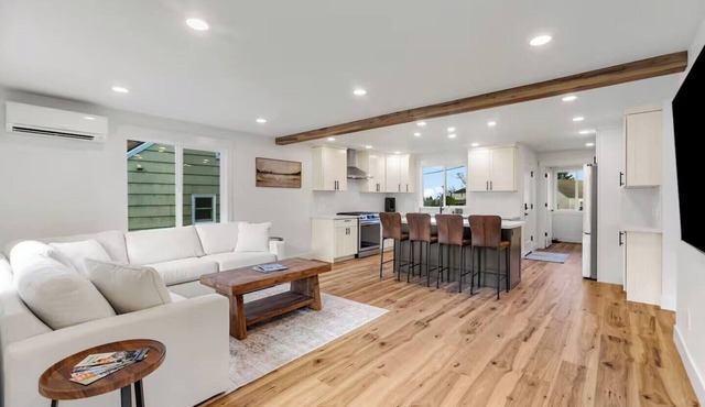 Sunny 3BR Retreat Near Everet Waterfront