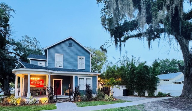 Sunny 5-bedroom Family Central Florida Getaway - AC, WiFi & Private Garden