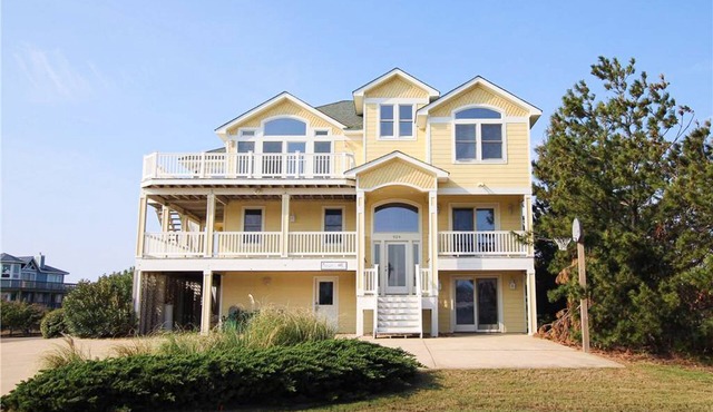Sunny 8BR Dog Friendly | Pool | Hot Tub