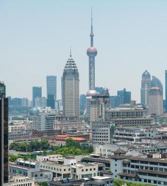 Sunny Abode-Bund view apartment 300m from Yu Garden Modern luxury 3-bedroom, 2-bathroom residence