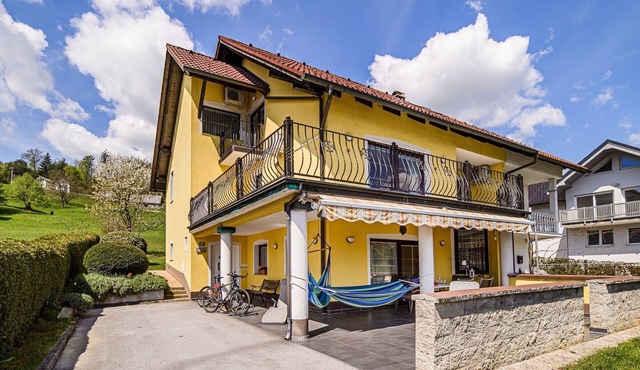 Sunny and Spacious Apartments with Terrace near Water Park - Three Bedroom Apartment with Terrace