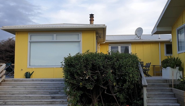 Sunny bach on beachfront with heaps of room and lots to do