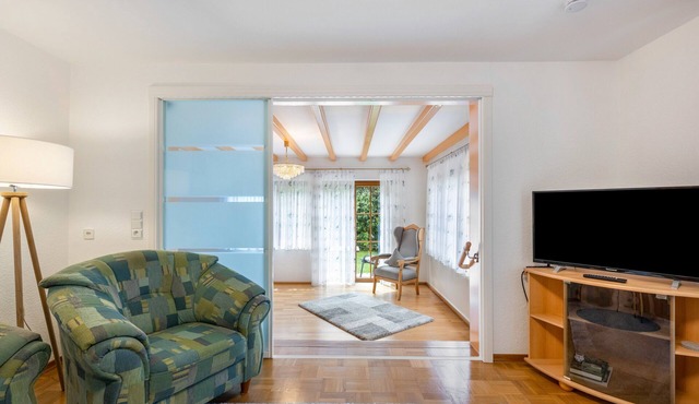 Sunny Balcony Apartment with 2 Balconies, Lawn, 3Welten Card & Wi-Fi near Solemar