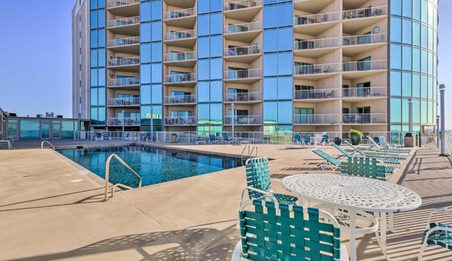 Sunny Beachfront Biloxi Condo w/Resort Amenities!