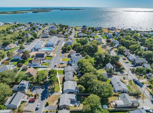Sunny Cape Cod Cottage Near Lewis Bay