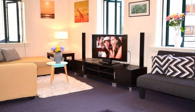 Sunny Central Large CBD Apartment (v13)