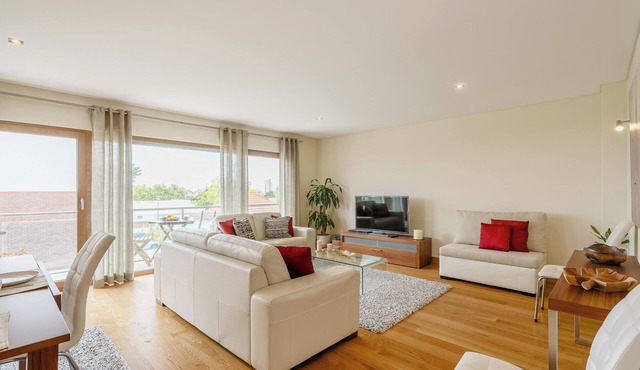 Sunny Central Luxury, 2 bedroom/2WC, garage, don't need car, 8 min walk beach