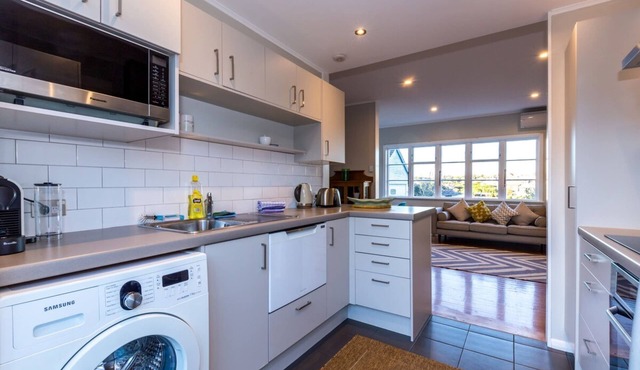 Sunny, Character 2 Bedroom Home - Mission Bay