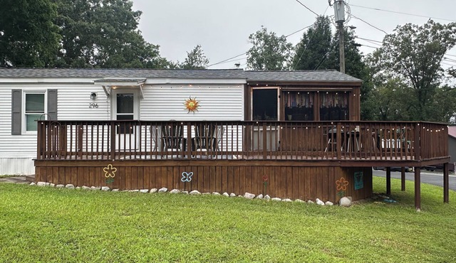 “Sunny Daze” Family-friendly 2-bedroom with a short walk to Kentucky Lake!