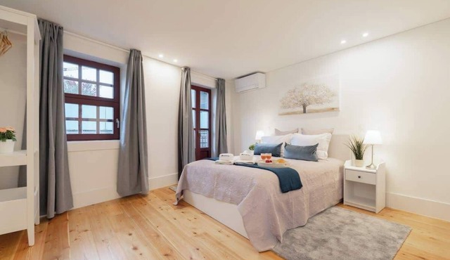 Sunny Flat w/Balcony by Host Wise