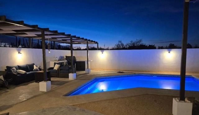 Sunny getaway with pool in El Centenario, 10-15 min to La Paz. 5 min from ocean