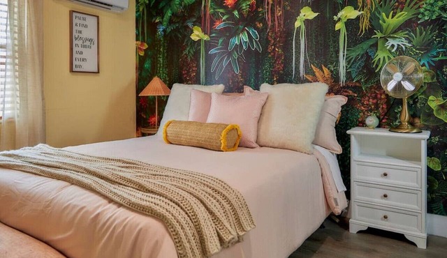 Sunny Hideout Apartment !