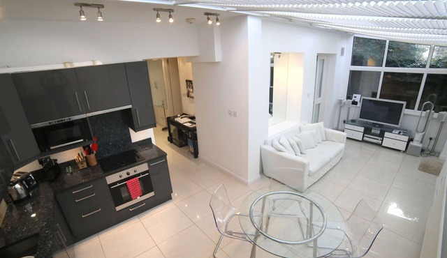 SUNNY LARGE GARDEN FLAT on KILDARE GARDENS near Paddington station