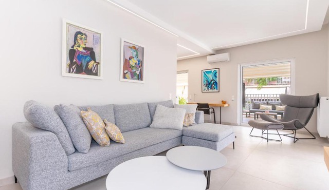 Sunny & Luxurious Penthouse with Terrace