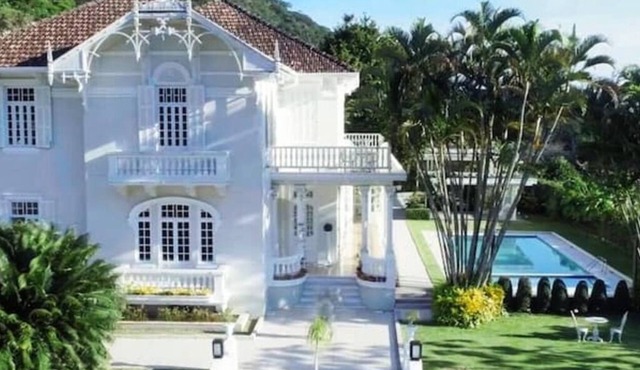 Sunny Mansion with Pool