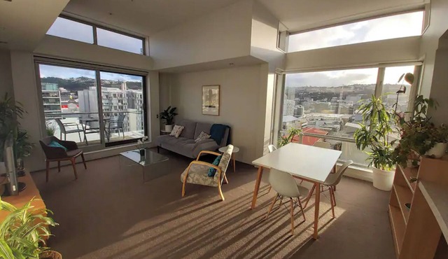 Sunny modern penthouse apartment in the city center with parking space