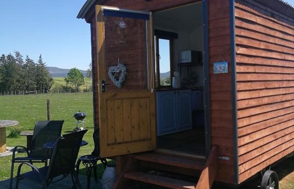 Sunny Mount Shepherd's Hut
