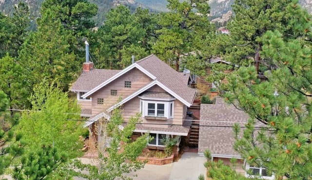 Sunny Mountain Chalet with Views & Chief's Kitchen, River, Hot Tub, Bar, AC, Pet