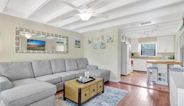 Sunny Naples - Subtropical Oasis Cottage