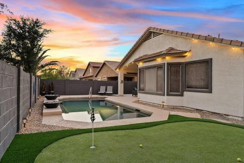 Sunny Poolside Golf Haven Heated Pool 4Bed 2Bath
