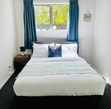 Sunny private room with private bathroom