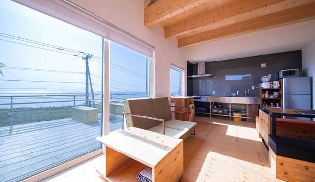 SUNNY SIDE HOUSE