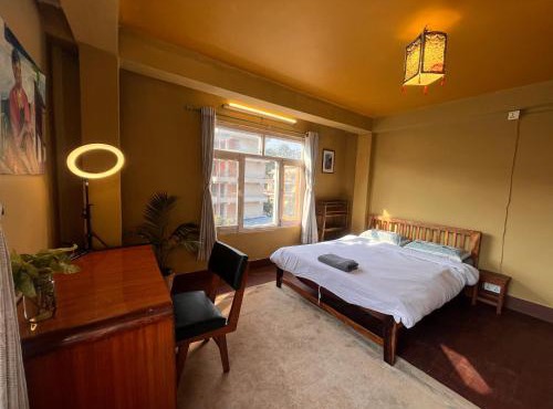 Sunny Side Up top-floor apartment