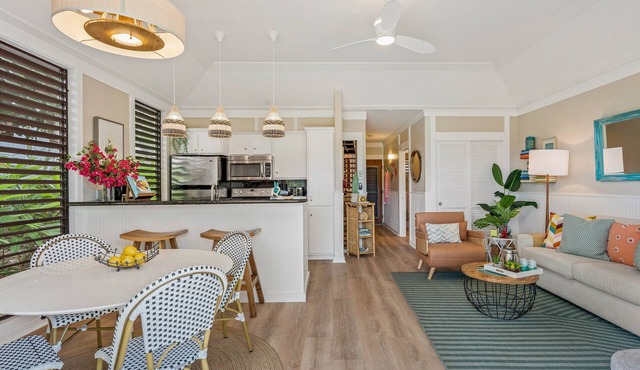 Sunny Side Waves-Beachfront-Ground Floor, Corner Unit-Fresh-Updated