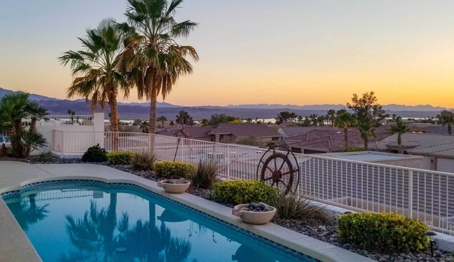 Sunny Snowbird's Retreat w/Lake Havasu Views!