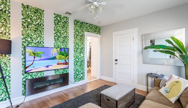 Sunny & Spacious 2BD, 1BA WFH Apt-Huge Yard & Patio